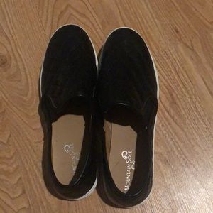 Really cute little black shoes!